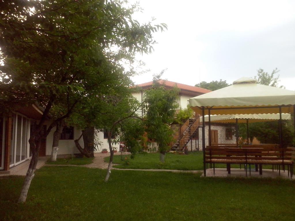 Guest House Friends Emen Zewnętrze zdjęcie