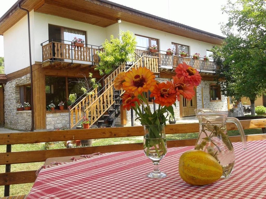 Guest House Friends Emen Zewnętrze zdjęcie