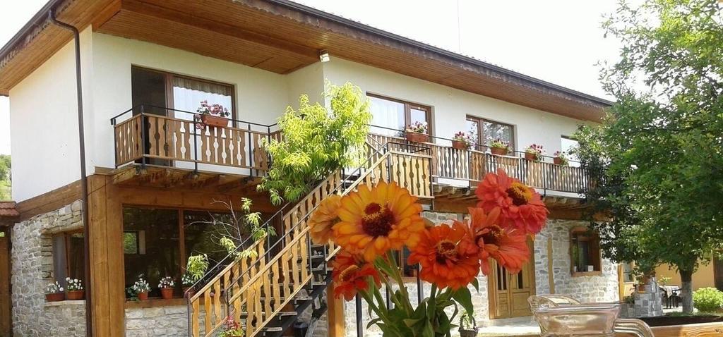 Guest House Friends Emen Zewnętrze zdjęcie