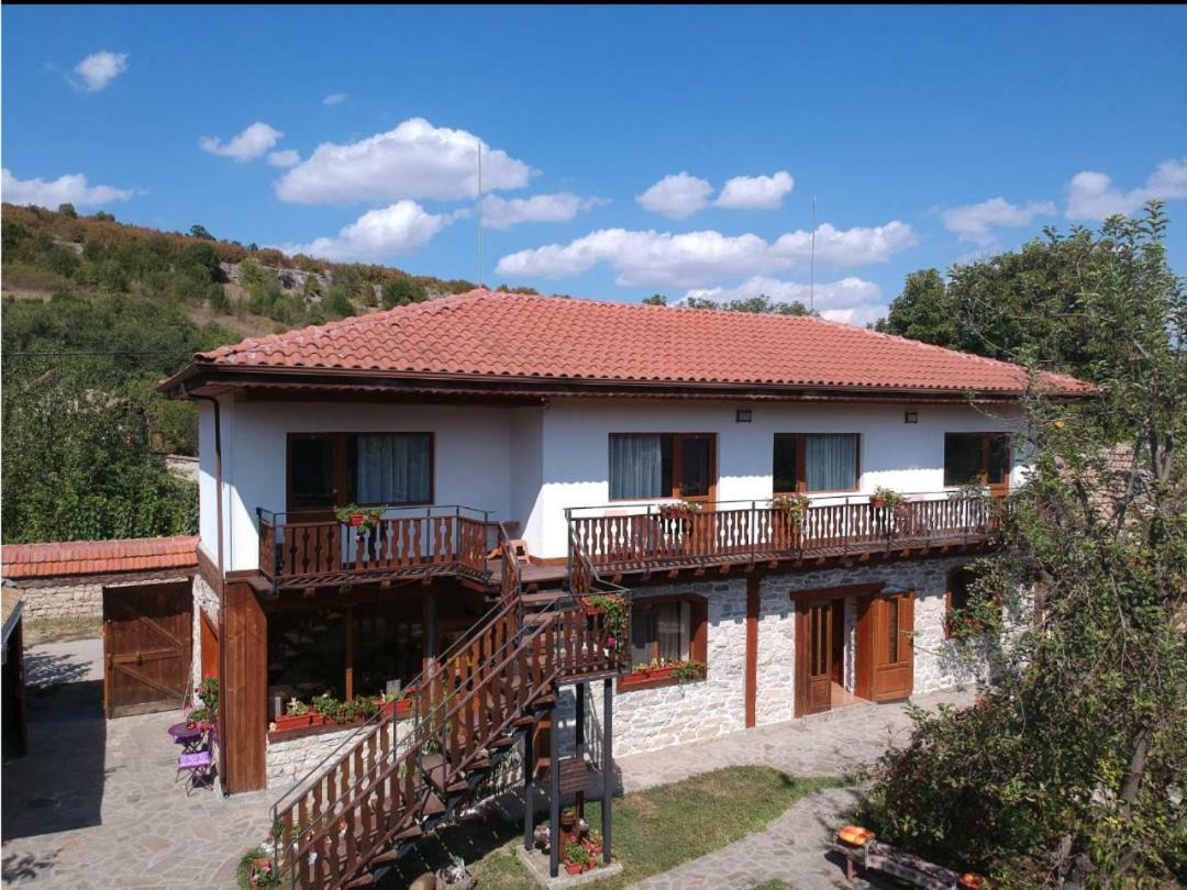 Guest House Friends Emen Zewnętrze zdjęcie